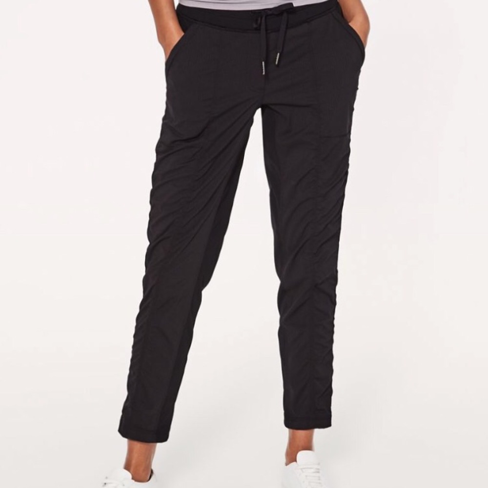 LULULEMON STREET to Studio Pants size 6!🍋🍋